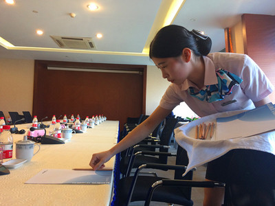 美貌與智慧并存 氣質(zhì)與高雅兼?zhèn)洹?016年公司'心懷至誠(chéng) 技逐至臻'會(huì)議服務(wù)技能大賽企業(yè)形象策劃